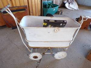 lot 139 image: Baby Rolling Crib