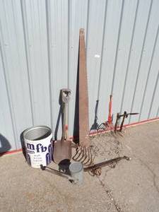 lot 174 image: Vintage Saw Blade, Shovel, Sprayer Vintage Tin