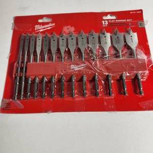 lot 72 image: Milwaukee Flat Boring Set 13 Piece 14-1 48-27-1520 Open Package