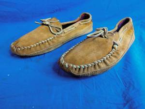 lot 218 image: Minnetonka Moccasins 773 - Size 12
