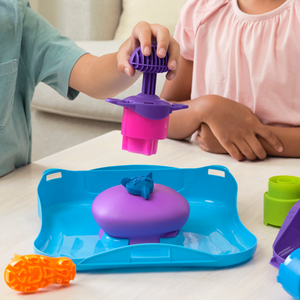 lot 242 image: Kinetic Sand Squish Motion Set