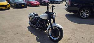 lot 7 image: 2010 Fat Boy Lo