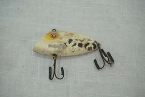 lot 15 image: Vintage Swanee Sin Cast Miracle Fishing Lure