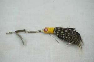 lot 18 image: Vintage Weezel Bait Co. Spinner Fishing Lure
