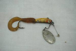 lot 20 image: Vintage Heddon 3 Spinfin Lure