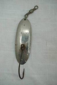 lot 50 image: Vintage Pflueger Record Spoon Lure