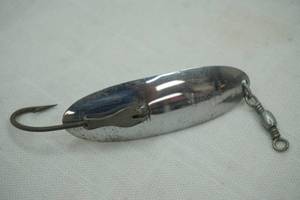 lot 54 image: Vintage Pflueger Record Spoon Lure