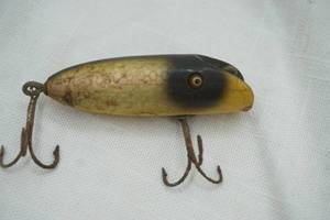 lot 60 image: Vintage South Bend Bass Oreno Fishing Lure
