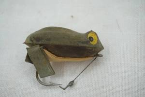 lot 67 image: Vintage Rubber Frog Fishing Lure