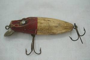 lot 70 image: Vintage Red & White Wooden Lure