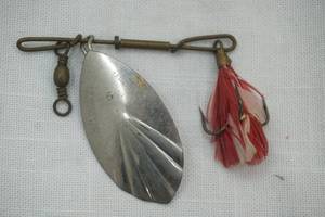 lot 95 image: Vintage GM Skinner 6 Fishing Lure