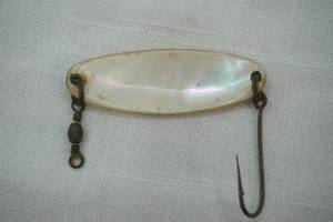 lot 100 image: Vintage Pearl Trolling Spoon Lure