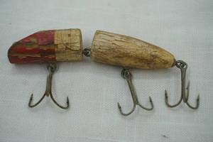 lot 103 image: Vintage Jointed Wooden Fishing Lure