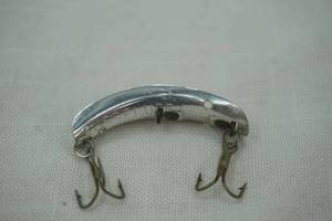 lot 123 image: Vintage Russelure No 2 Lure