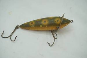 lot 146 image: Vintage Heddon 210 Surface Frog Spot Lure