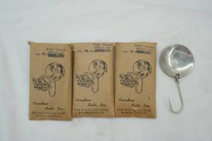 lot 168 image: Vintage Canadian Baits Inc. Round Spoon Lures (4ct) in original packaging