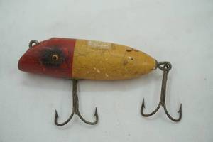 lot 172 image: Vintage South Bend Bass-Oreno Fishing Lure