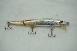 lot 192 image: Vintage Rebel Floater Jointed Silver Minnow 4.75 long