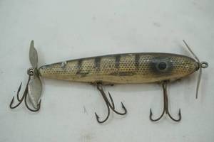 lot 194 image: Vintage U3829 F Gilmore Wooden Topwater Fishing Lure