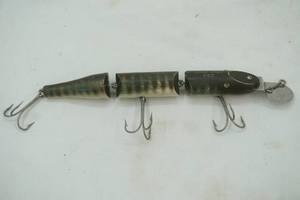lot 204 image: Vintage Creek Chub Pikie jointed fishing lure 7.5