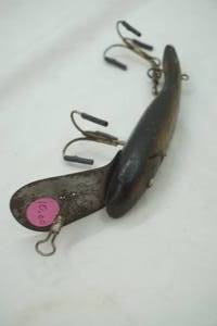 lot 203 image: Vintage 7 Wooden Injured Minnow Lure
