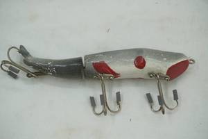 lot 205 image: Vintage 5.5Roberts Mudpuppy Breakaway Surface Bait jointed Fishing Lure