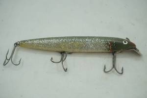lot 207 image: Vintage Cisco Kid Musky Fishing Lure 6.75