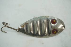 lot 219 image: Vintage Paul Bunyan Giant Ruby Spoon Fishing Lure. 4.5 long by 2 wide