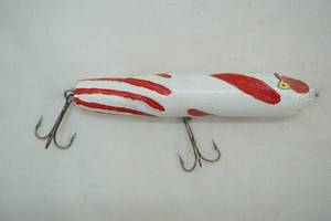 lot 242 image: Vintage topwater plug, hand painted. 5.5 wooden