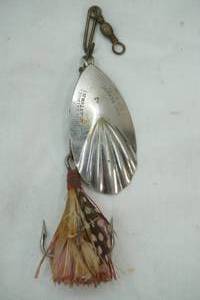 lot 259 image: VintageAntique GM Skinner 7 Fishing Lure