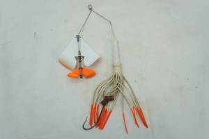 lot 268 image: VintageAntique Spinner Buzz bait