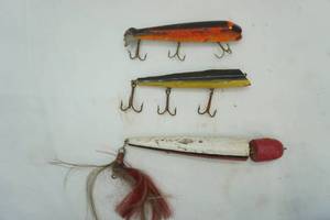 lot 288 image: AntiqueVintage Wooden Lures (3ct) 8-10