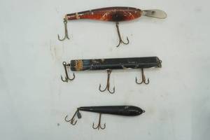 lot 289 image: AntiqueVintage Wooden Lures (3ct) 6-9.5