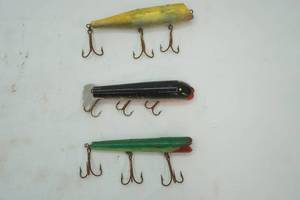 lot 290 image: AntiqueVintage Wooden Lures (3ct) 6-6.5