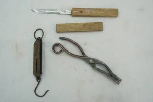 lot 293 image: Vintage Fish Cleaning Tools