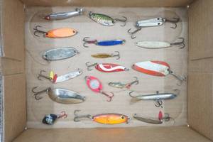 lot 296 image: AntiqueVintage Fishing Lures (18ct)