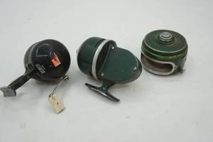 lot 318 image: Vintage Fishing Reel Lot (3ct)