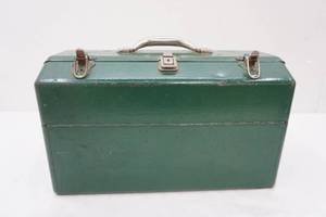 lot 321 image: Vintage Green Tackle Box