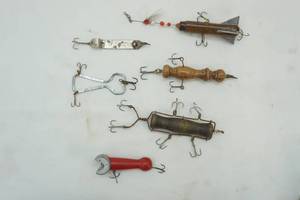 lot 326 image: Vintage Handmade Fishing Lures