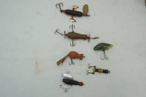 lot 327 image: Vintage Handmade Fishing Lures