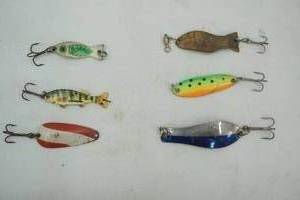 lot 338 image: Vintage Fishing Lures (6ct)