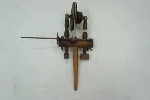 lot 363 image: Antique Appalachian Spinning Wheel
