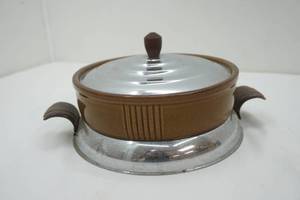 lot 366 image: Vintage Brown Betty Casserole Dish with Stand