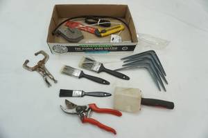 lot 396 image: Hand tools and hardware lot