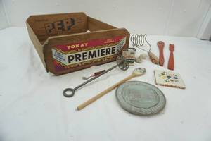 lot 466 image: wood crate