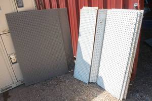 lot 39 image: Peg Board - Various Sizes