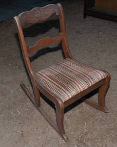 lot 49 image: Antique Rocking Chair - 32T