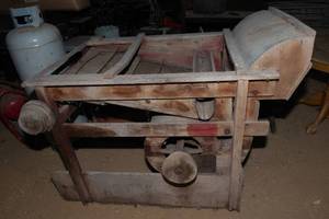 lot 53 image: Antique A.T. Ferrell Clipper Model 2B Grain  Seed Cleaner  51L x 31W x 44T