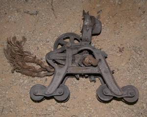 lot 136 image: Antique Louden Cast Iron Barn Hay Trolley