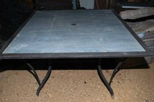 lot 140 image: Outdoor Patio Table